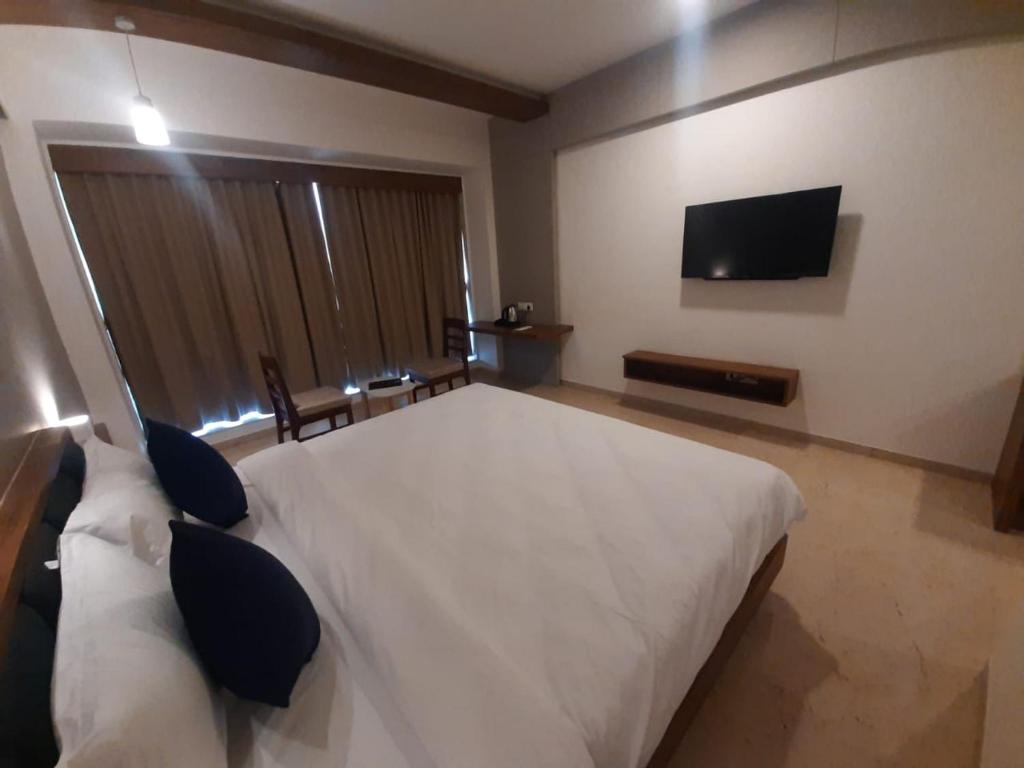 Elegance Room flat-screen TV and vanity desk