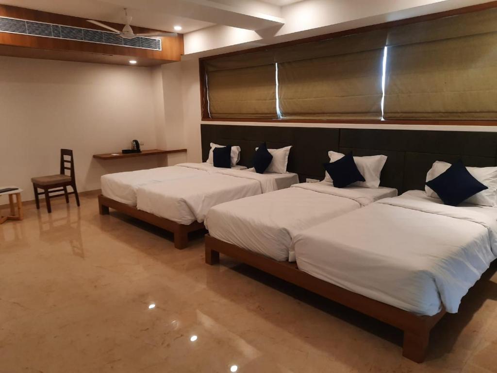 Family Studio Room with multiple beds and bolster pillows