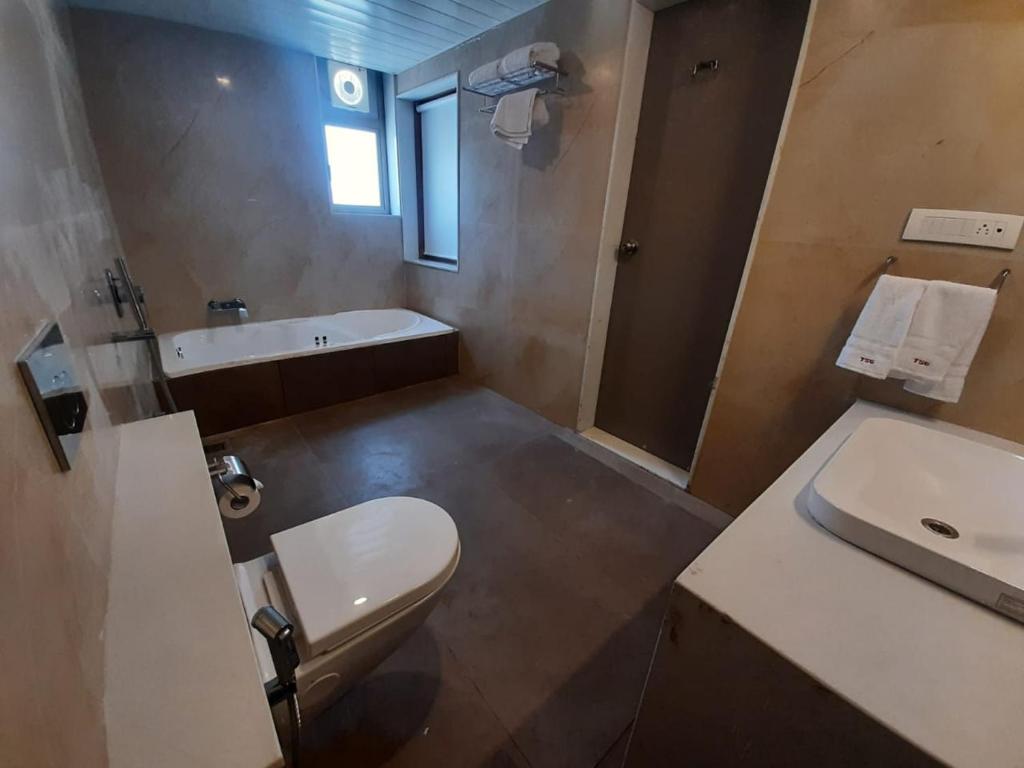 King Suite luxury bathroom with hot shower and vanity